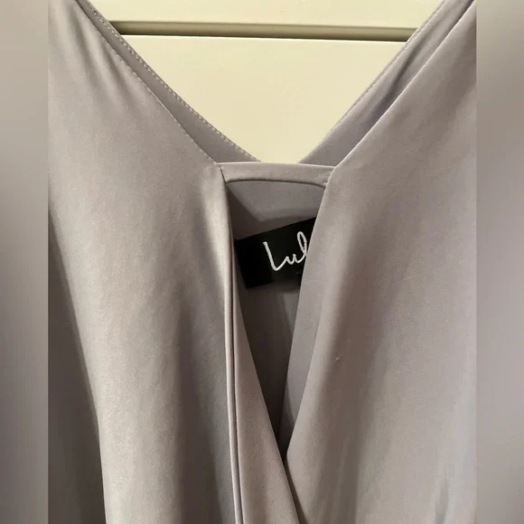 Lulu’s “Loops-y Daisy Grey Top” - Picture 4 of 6